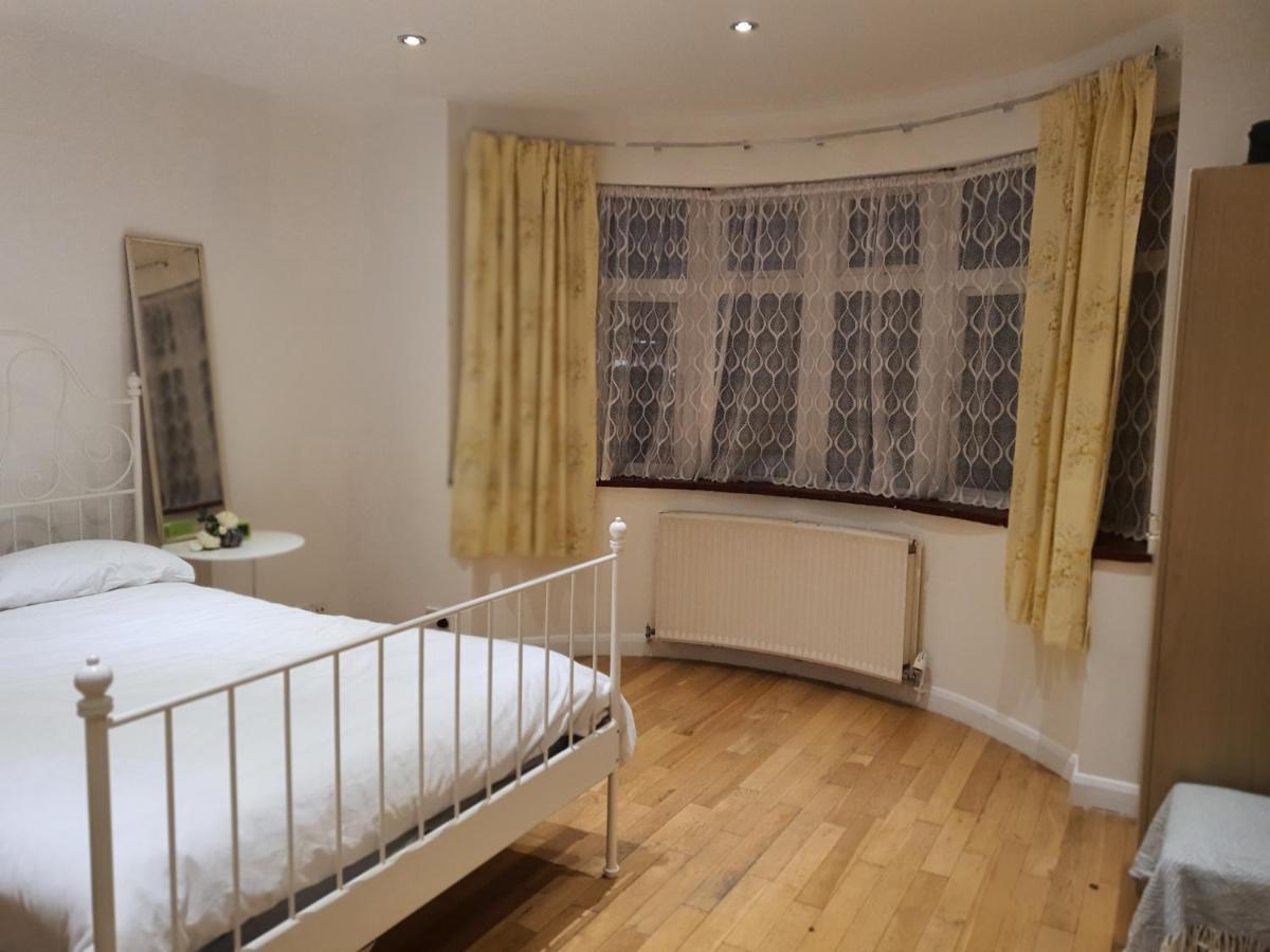 Comfortable&Quiet double bed room Edgware Buitenkant foto